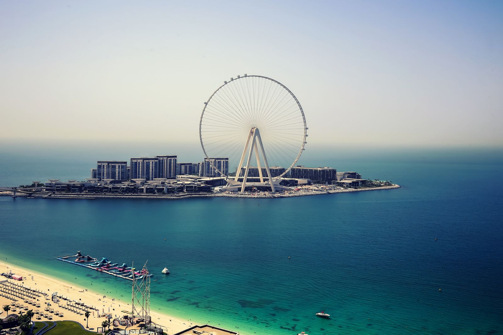 Freihandelszone Firma Dubai gründen: Dubai Marina am Abend